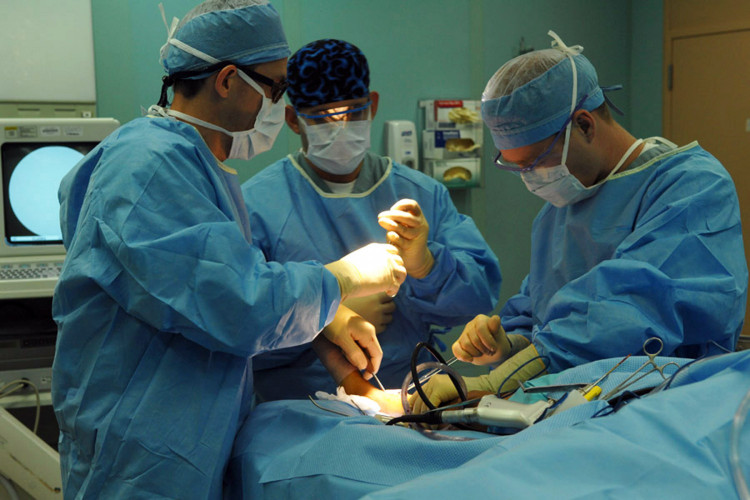Заплаща ли здравната каса всички консумативи след ортопедична операция?