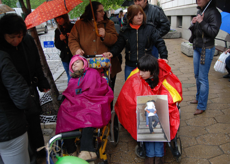 Родители на деца с увреждания излизат на протест утре