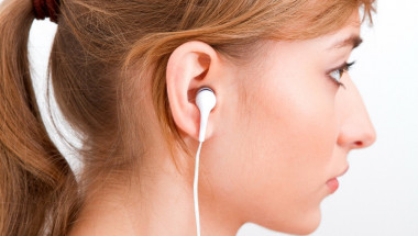 Проф. д-р Георги Едрев: Евтините слушалки увреждат слуха!