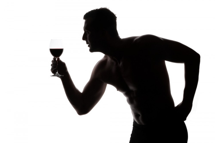 Чаша червено вино има същия ефект като тренировка във фитнеса