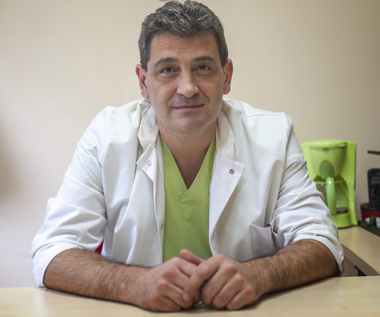 Доц. д-р Христо Шивачев: С уникална операция спасихме бебе на 3 дни 