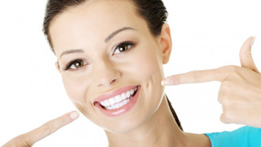 Бърз и лесен домашен метод за избелване на зъбите смая стоматолозите    