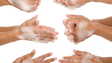 Лекари: Обикновеното миене на ръце не убива бактериите, трябва да се прави това...