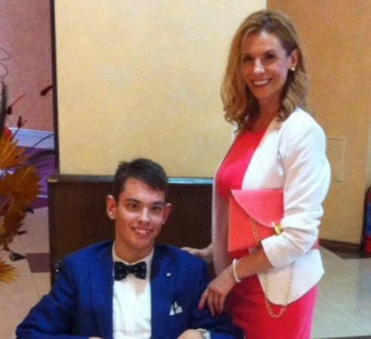 Десислава Славова: Момчето ми проходи след 18 г. в инвалидна количка