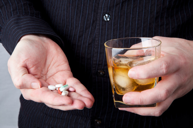 Съчетаването на лекарства с алкохол -  митове и реалност