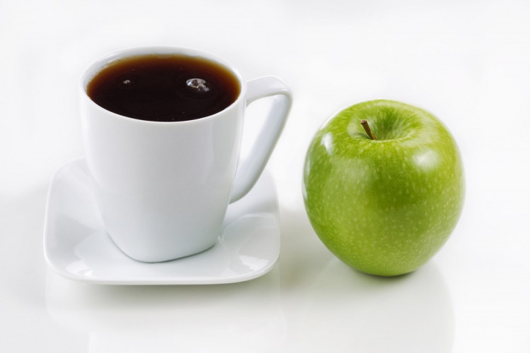 Вместо кафе – ябълки и вода