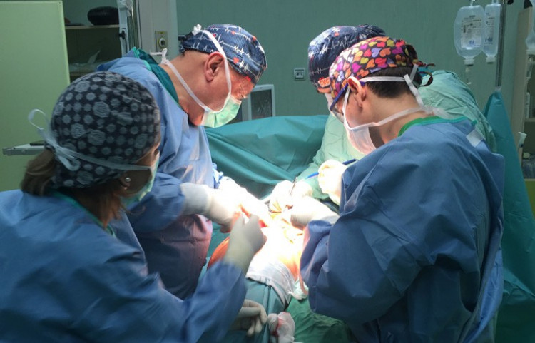 Ортопеди от „Софиямед“ спасиха  крака на 41 г. мъж чрез  авангардна операция