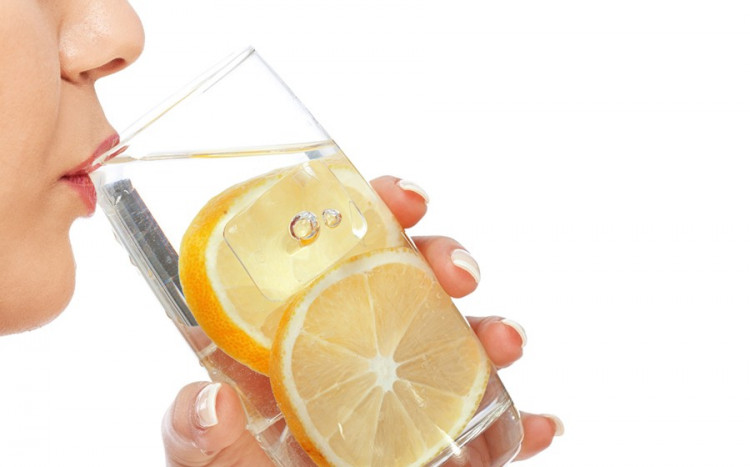 Започнете деня с чаша вода и лимон