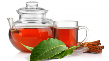Стройни с чай от канела и дафинов лист