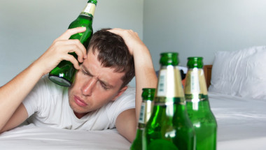 Д-р Николас Силвър: Алкохолът провокира пристъпи на силно главоболие