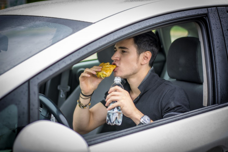 Диета за автомобилисти: Как да се храним зад волана?