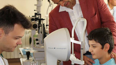 В Александровска болница офталмолози имплантираха изкуствен ирис на дете и спасиха зрението му 