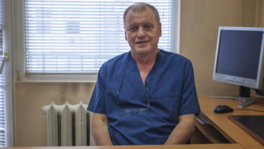 Д-р Стефан Стоилов извади 5 килограмов тумор от корема на момиченце 