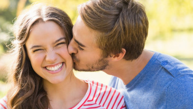 "Хормонът на целувката" е тайната съставка за сексуален апетит  