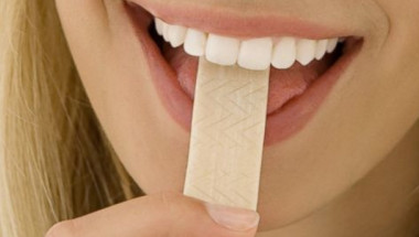 Зъболекари: Дъвченето на дъвка повече от пет минути на ден води до...