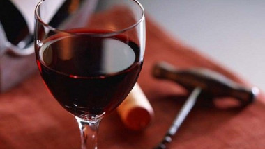Доказано: Две чаши вино на ден предпазват от куп проблеми