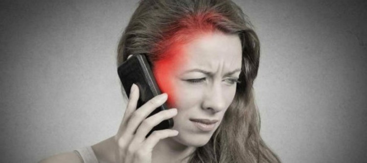 US-учени: Продължителното говорене по телефона води до рядка форма на рак на сърцето