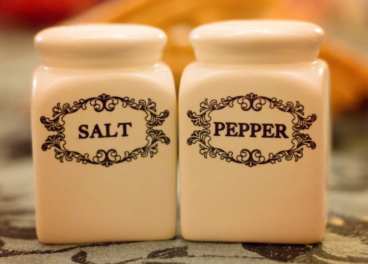 Ами сега? Знаете ли защо на масата винаги има сол и пипер?