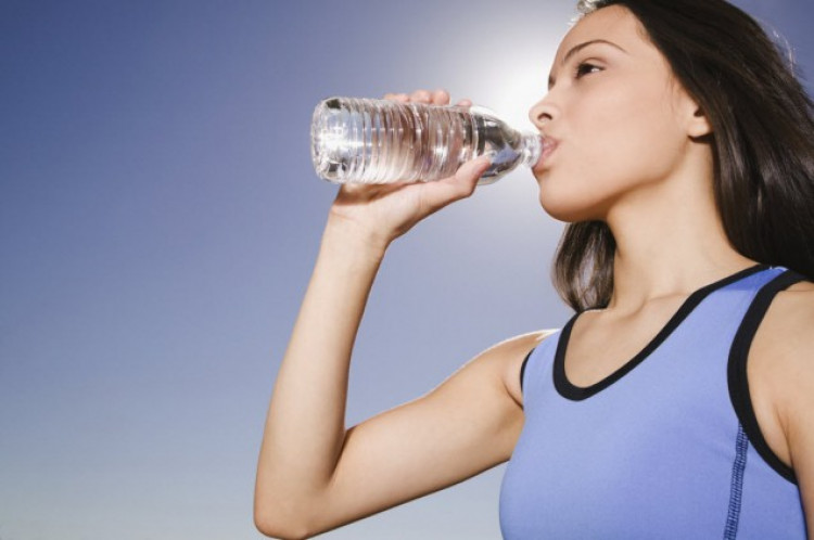 Пиенето на вода от бутилка води до страшни последици