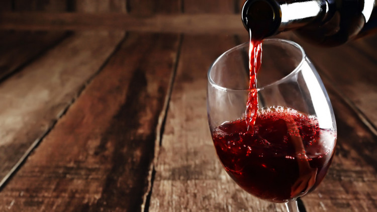 Експерти назоваха колко вино на ден съкращава живота с половин час