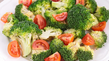 8 полезни комбинации от храни: домати и броколи срещу рак, лук и елда за... (СНИМКИ/ТАБЛИЦА)