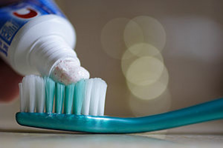 Шок: Антибактериално вещество, използвано в пастата за зъби и миещи препарати, причинява рак!
