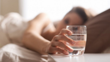 Какво ще се случи с тялото ни, ако пием по чаша вода преди сън