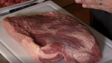 Това парче месо изглежда съвсем обикновено, но това, което крие, е много опасно (СНИМКИ/ВИДЕО)