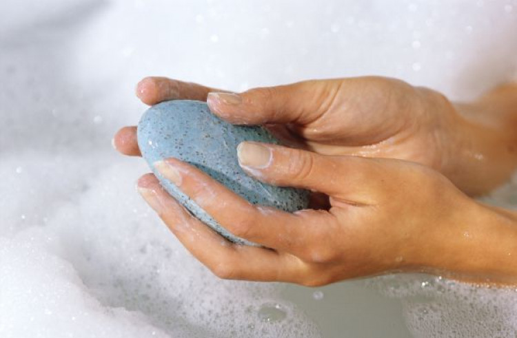 Мислите, че си миете ръцете правилно, но се лъжете и заразявате храната с тонове бактерии!