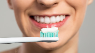 Избелващата паста за зъби е опасна? Да, вярно е!
