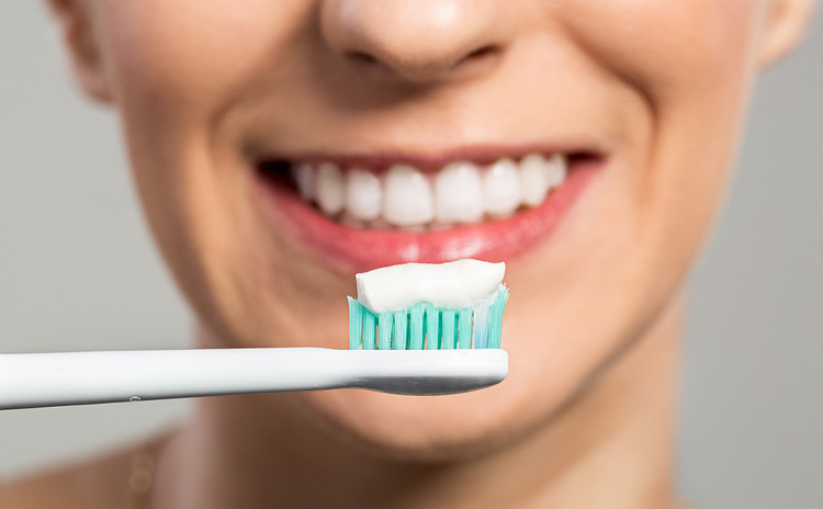 Избелващата паста за зъби е опасна? Да, вярно е!