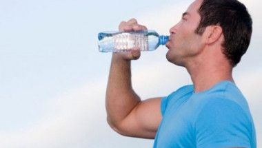 Какво ще се случи с тялото ви, ако замените всички напитки само с вода?