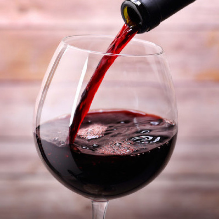 Червено вино срещу астма и отит