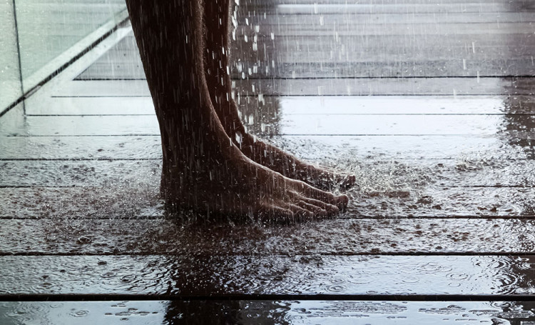 Контрастен душ срещу подути крака