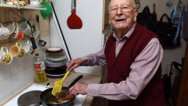 100-годишен мъж сподели тайната на дълголетието си и удиви всички!