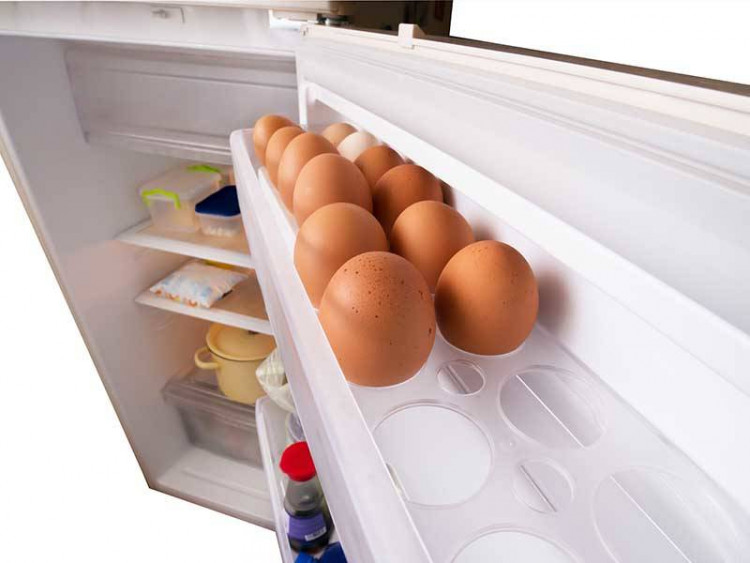 Всички държим яйцата на вратата на хладилника! Това обаче е много опасно