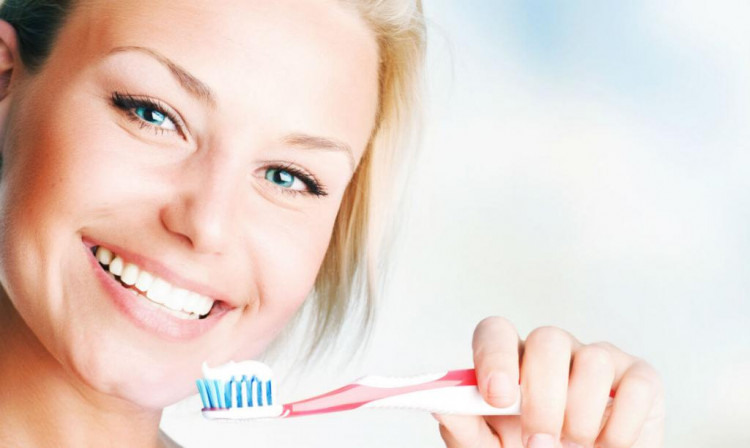 Митове за поддържане на здрави зъби: Грешки, които почти всички правим