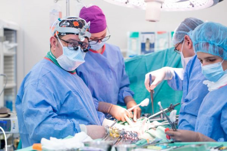 Спасиха живота на 57-годишен мъж след уникална операция в Аджибадем Сити Клиник (СНИМКА)