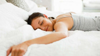 Учени: Дългият сън през уикенда може да ви навреди
