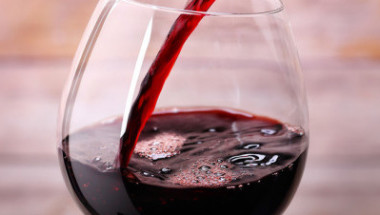 Учени предупредиха за неподозирана вреда от виното