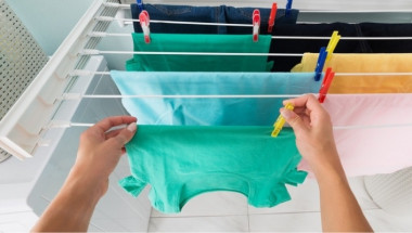 Защо никога не трябва да сушите дрехи в стаята?