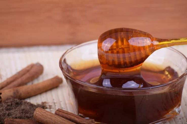 Вкусно и полезно: Ето какво ще се случи, ако хапваме мед с канела