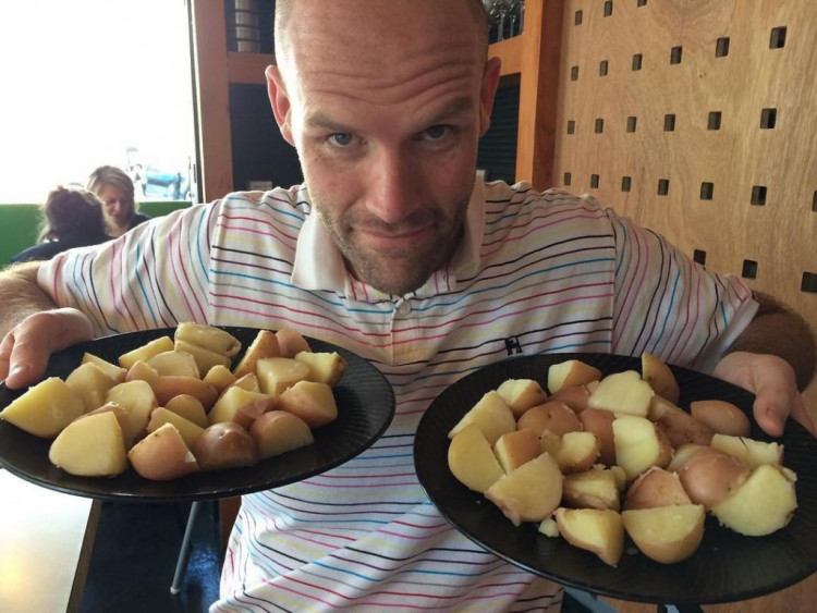 Смел експеримент:  Една година Андрю е ял само картофи и резултатът е невероятен (СНИМКИ)