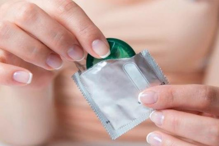 Как се слага презерватив правилно и още важни неща за използването му