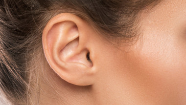 Слухът на човека варира от 125 до 8000 херца