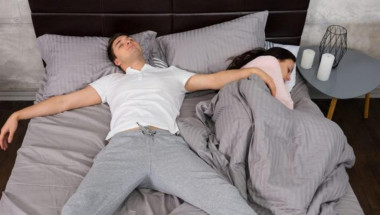По-възрастните двойки е хубаво да спят в едно легло