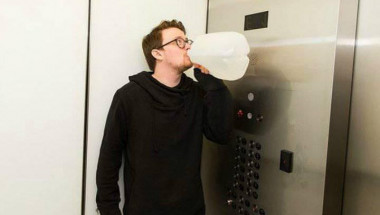 Експеримент: Мъж пи по 4 литра вода на ден, какво му се случи? (СНИМКИ)