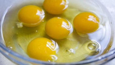 Какво ще стане, ако пиете по 2 сурови яйца всяка сутрин