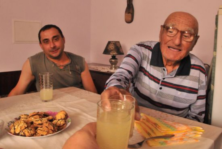 104-годишният дядо Стефан разкри какво хапва, за да бъде здрав