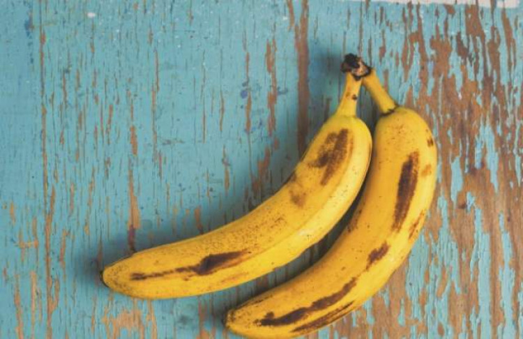 Какво означават тъмните петна по кората на бананите